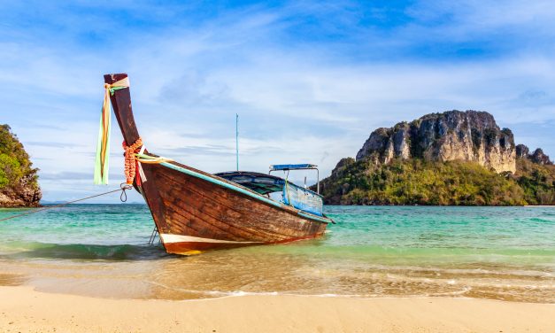 Travelling from Laos to Thailand? Why you shouldn’t take the speed boat