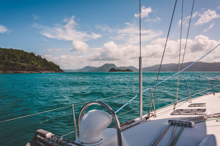 Learn to sail in Australia’s Whitsunday Islands
