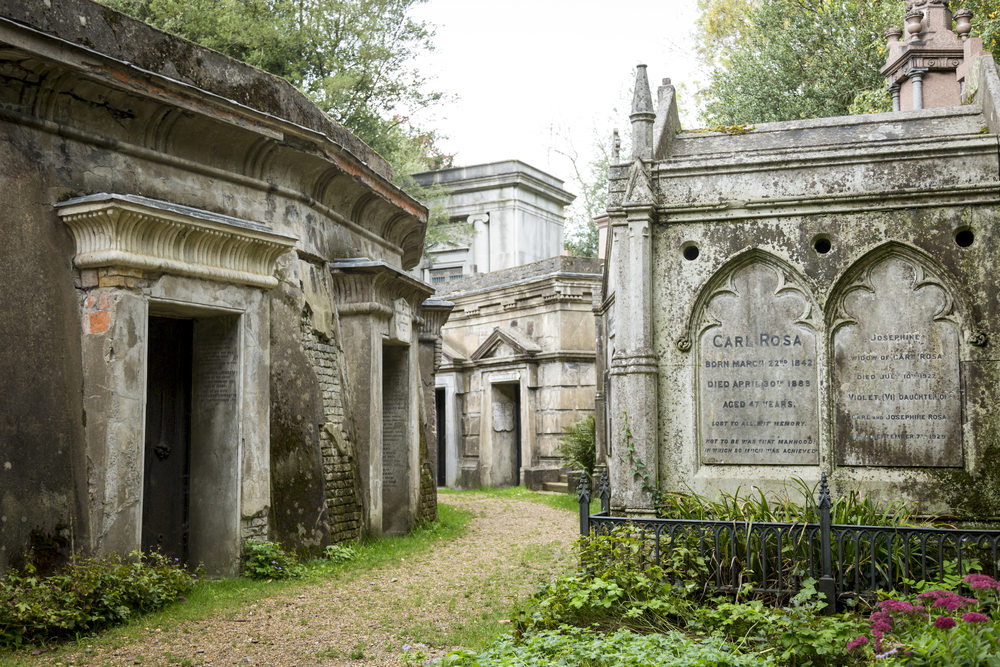 Highgate,Cemetery,,Highgate,,London.,There,Are,Approximately,170,000,People,Buried