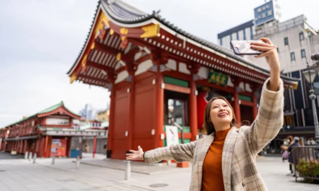 Travel the World Virtually: Meeting International People Through Video Chat Platforms