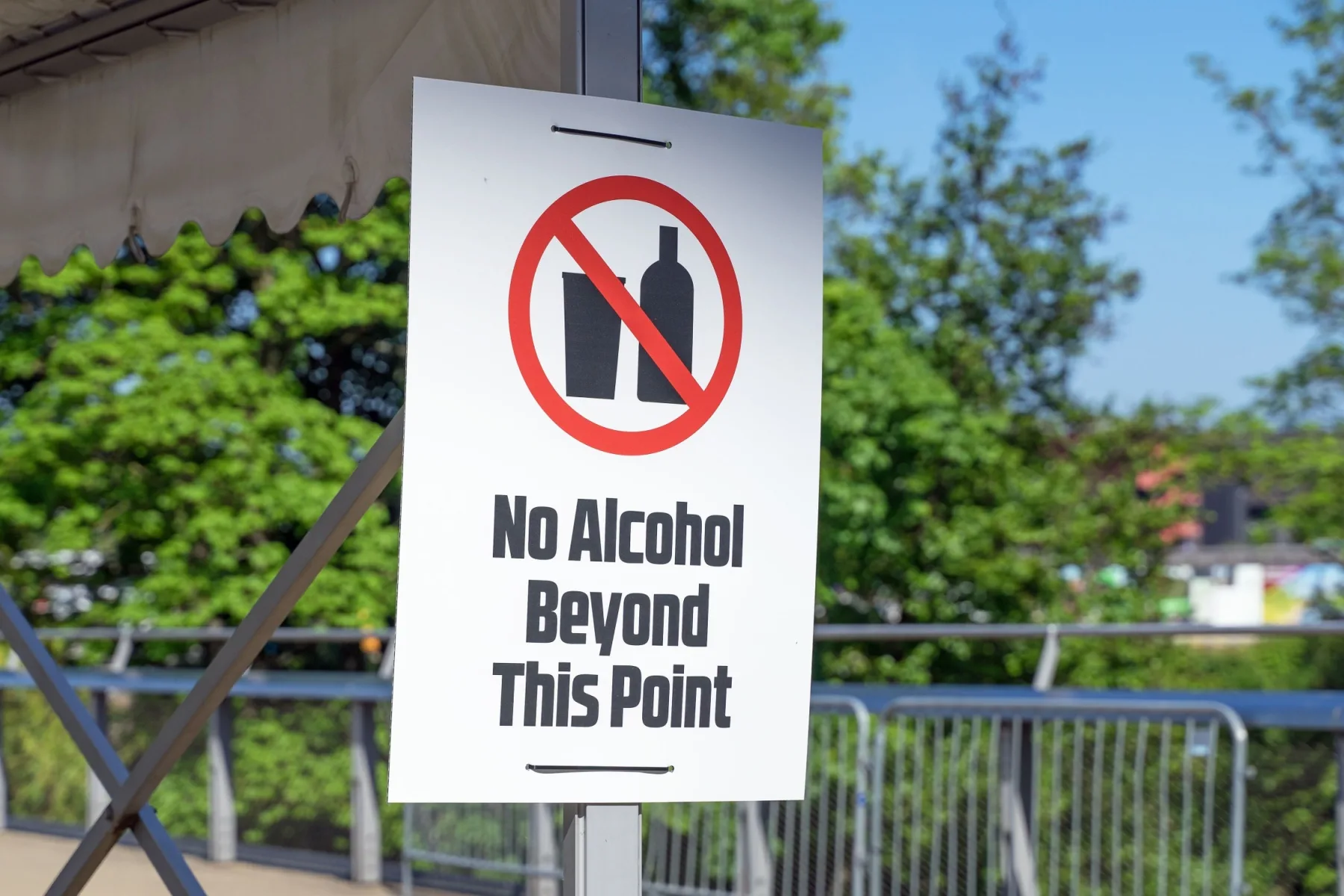 ダラスで公共の場での飲酒で起訴されたらどうするか