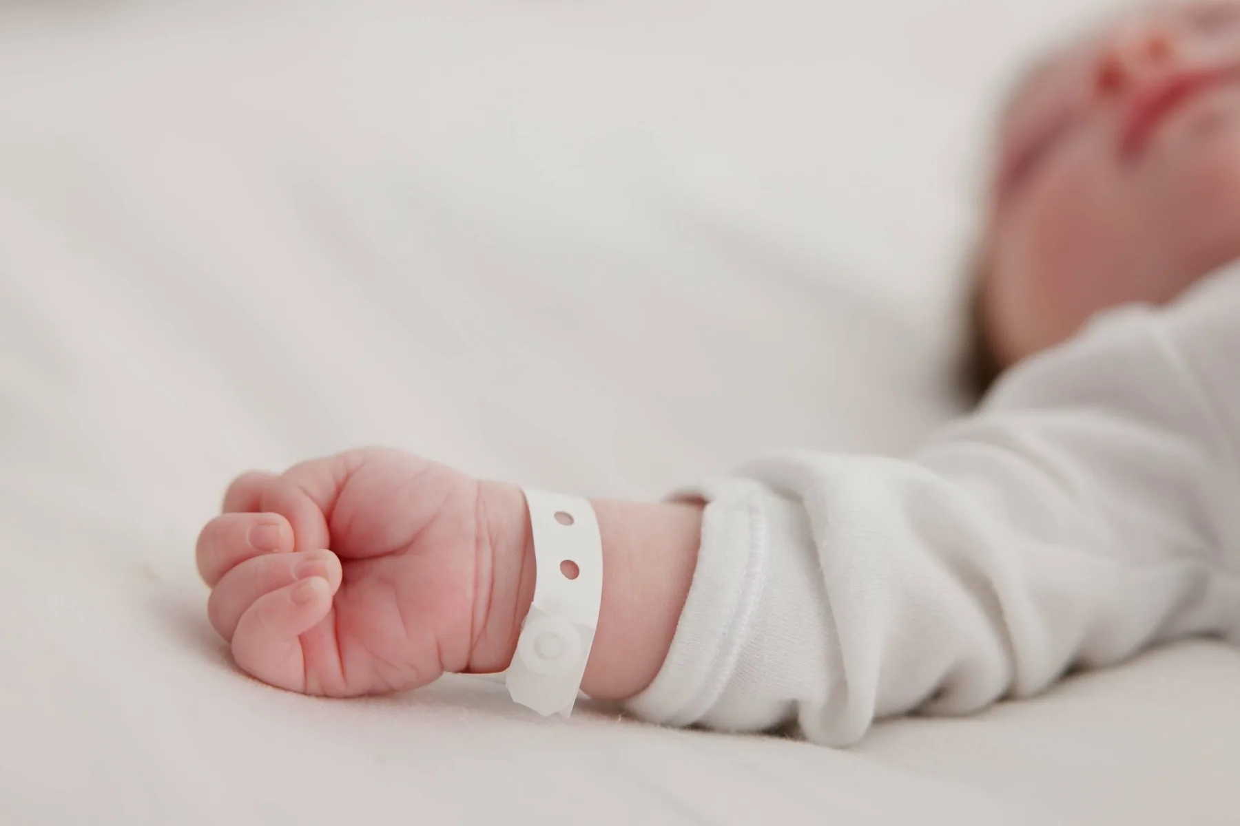 新生児を早期の健康リスクから守る