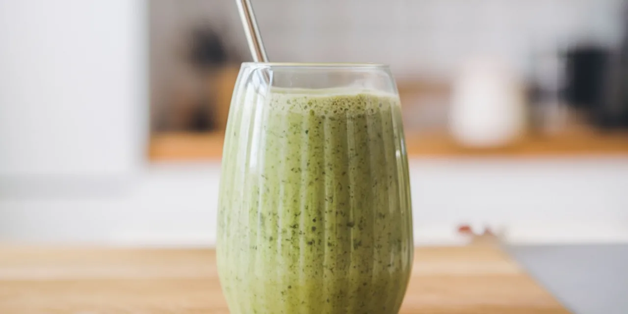 Kratom Tea Smoothie? Try This Cold-Blend Method with Real Fruits