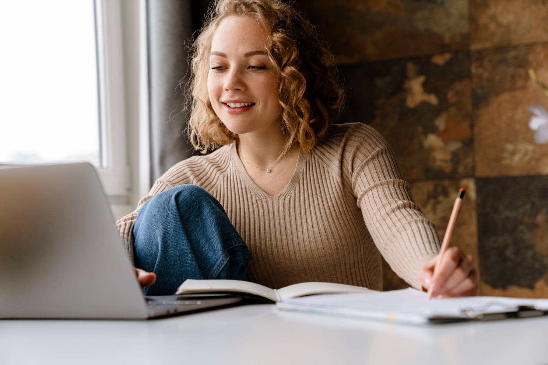 Digital Tools and Student Research: How Technology is Reshaping Academic Work