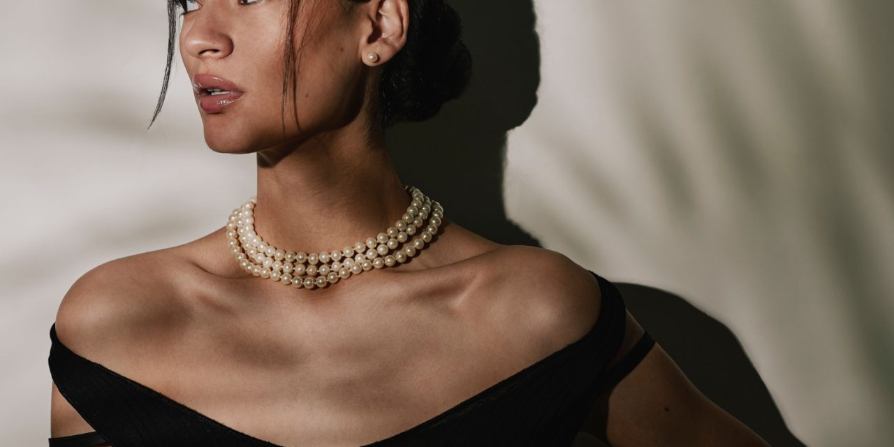 Elegant Essentials: Jewelry That Works From Day Tours to Dinner Dates