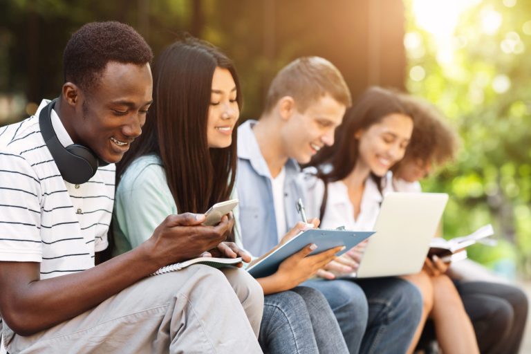 Is Australia the Right Study Destination for You? Pros and Cons for International Students