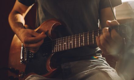 Single-Coil vs Humbucker Pickups: What’s the Difference?