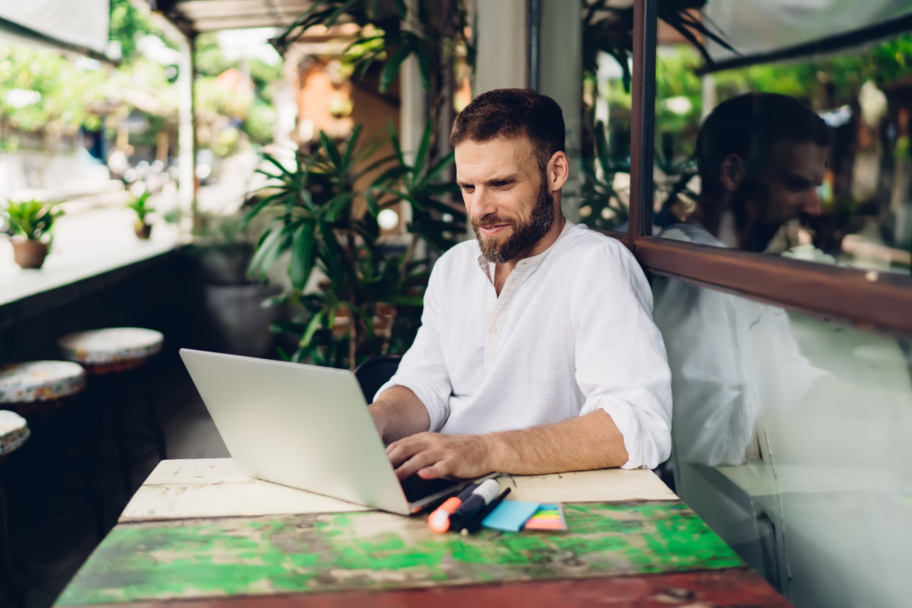 tntmagazine.com - Editor - Why Freelancers and Digital Nomads Still Need Their Own Domain