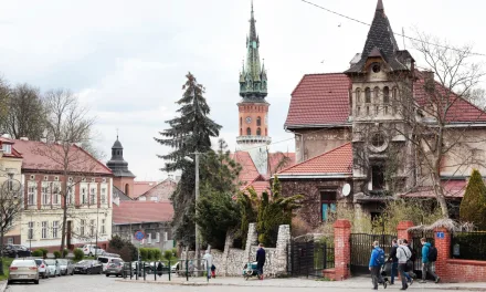 Podgorze, Krakow: Grit Over Gloss