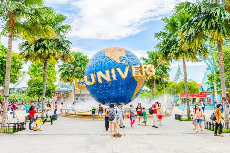 Universal Studios on Saturday, Batam on Sunday: how to run the weekend